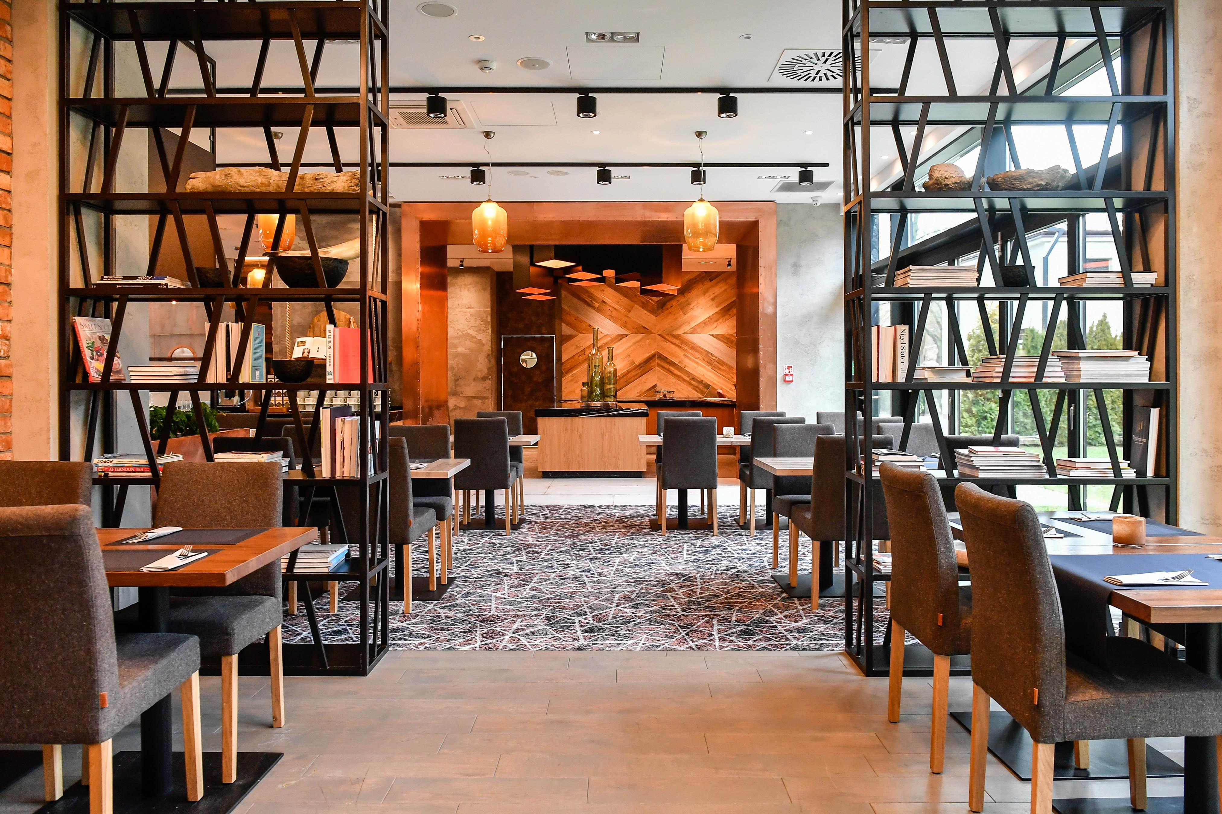 - Hotel, Conference & Hotell 4*