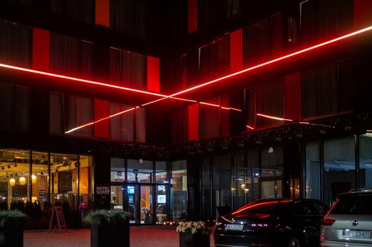 - Hotel, Conference & Hotell 4*